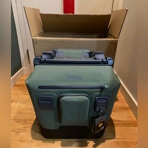 Otterbox Trooper LT 30 soft backpack cooler w/ shoulder straps. BRAND NEW IN BOX
